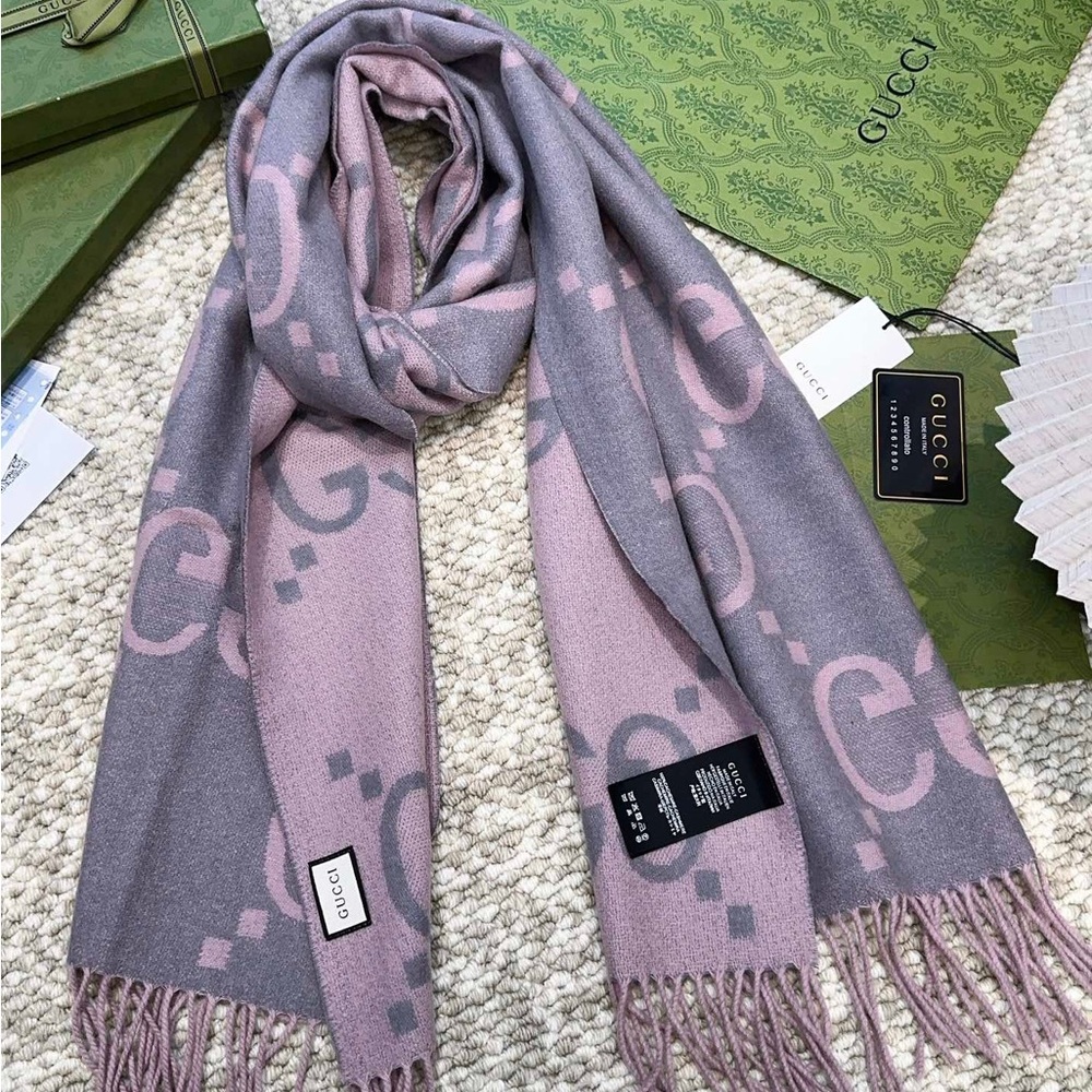 Gucci Elegant Pink and Gray Scarf